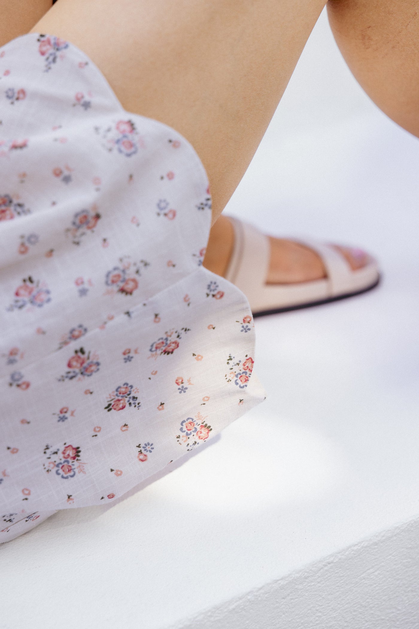 Jean Scallop Short - Beige Floral
